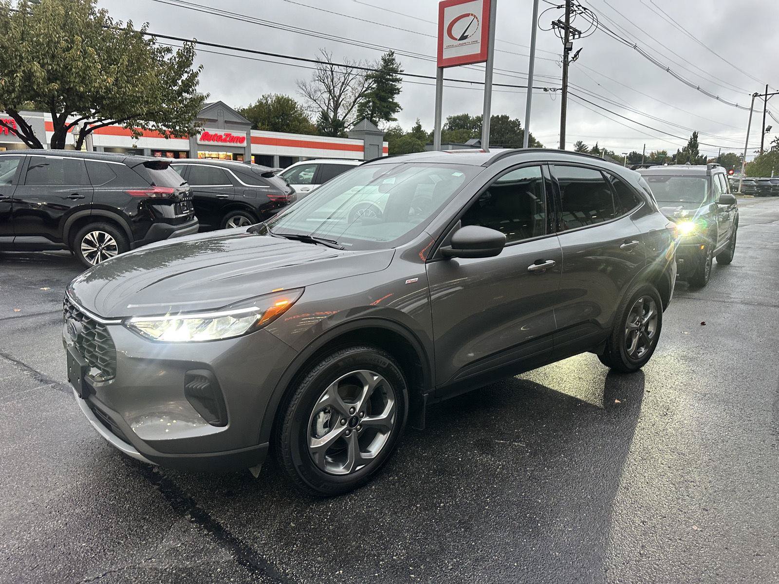Used 2025 Ford Escape ST-Line w/ Cold Weather Package AWD/4WD image 6