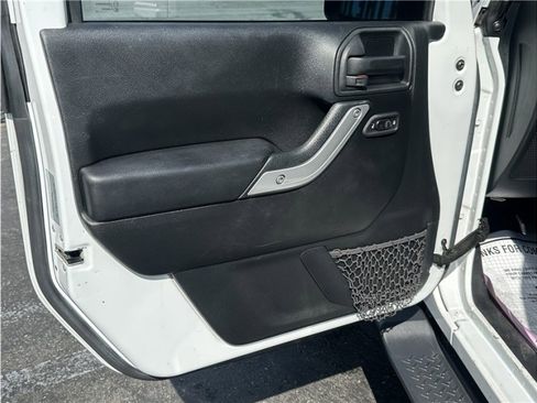 Used 2016 Jeep Wrangler Unlimited Sahara w/ Max Tow Package image 14