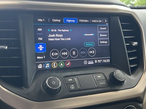Used 2020 GMC Acadia Denali w/ Technology Package FWD image 24