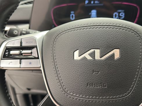 Used 2023 Kia Telluride LX AWD/4WD image 17