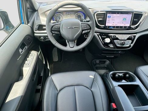 New 2026 Chrysler Pacifica Select FWD image 15