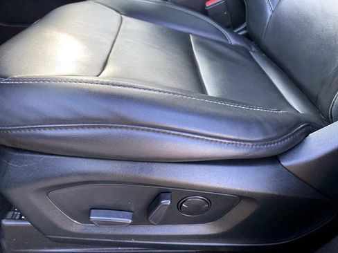 Used 2022 Ford Explorer XLT w/ Equipment Group 202A image 27