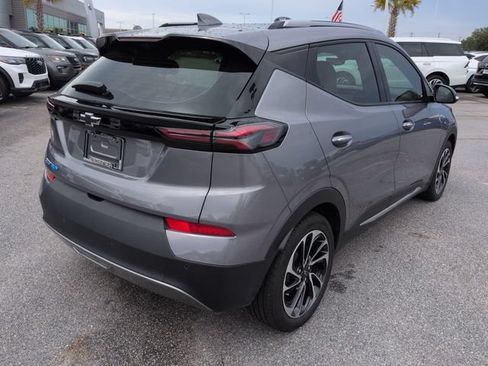 Used 2023 Chevrolet Bolt EUV Premier w/ Sun & Sound Package FWD image 4