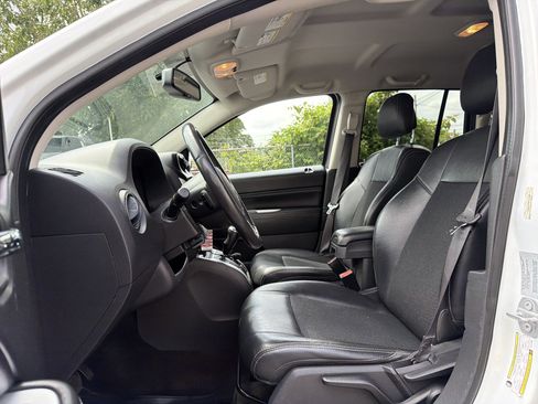 Used 2017 Jeep Compass Latitude AWD/4WD image 8
