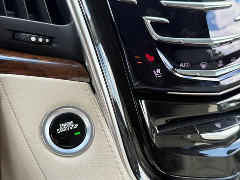 Used 2017 Cadillac Escalade Luxury AWD/4WD image 48