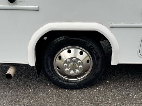 Used 2019 Chevrolet Express 4500 w/ RV Package RWD image 57