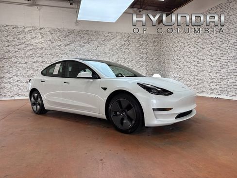 Used 2023 Tesla Model 3 Standard Range image 1