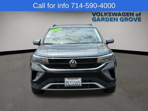 Used 2023 Volkswagen Taos SE FWD image 3