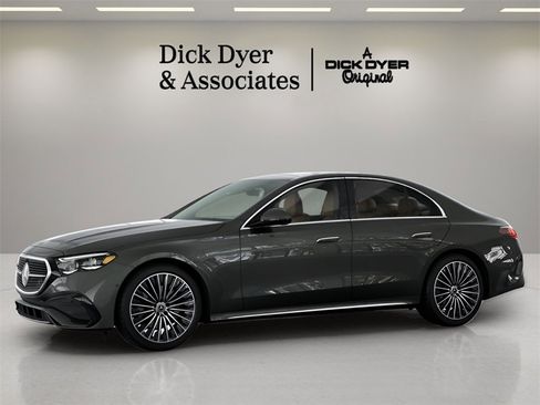 Used 2025 Mercedes-Benz E 350 Sedan image 26