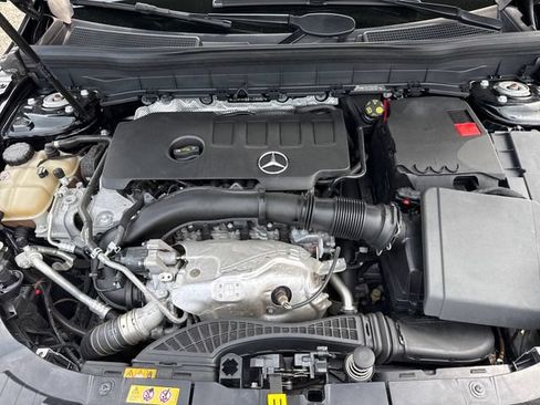 Used 2021 Mercedes-Benz GLB 250 4MATIC w/ Premium Package image 26