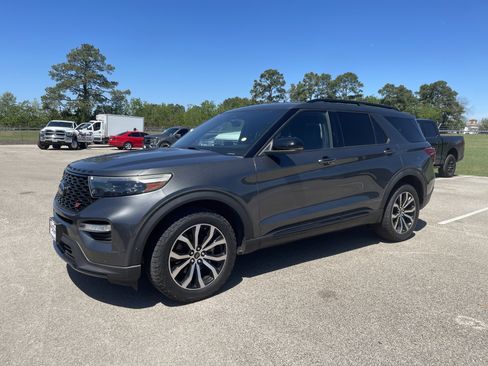 Used 2020 Ford Explorer ST w/ Premium Technology Package image 4