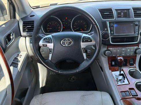 Used 2013 Toyota Highlander Limited FWD image 15