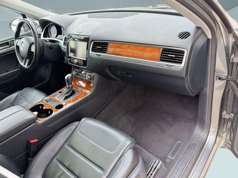 Used 2014 Volkswagen Touareg VR6 AWD/4WD image 28
