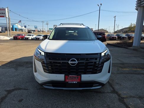 New 2026 Nissan Pathfinder SL image 11