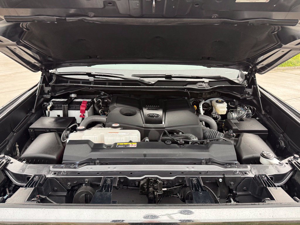Used 2025 Toyota Tundra Platinum w/ TRD Off-Road Package AWD/4WD image 33