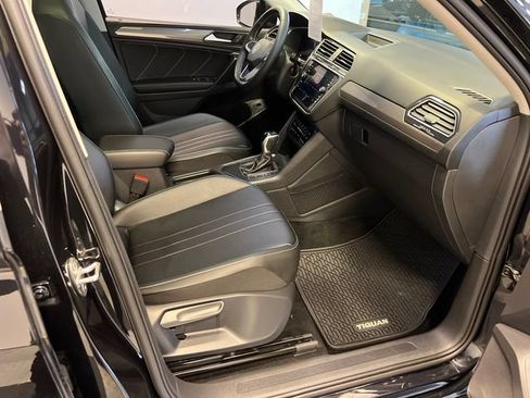 Certified 2024 Volkswagen Tiguan SE FWD image 11