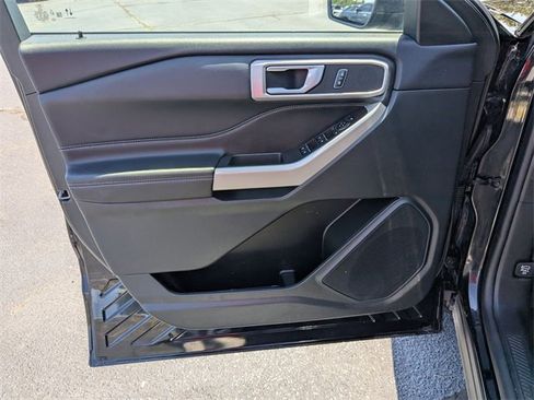 Used 2024 Ford Explorer XLT w/ Equipment Group 202A image 12