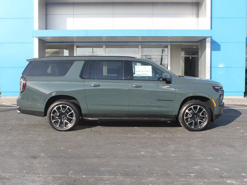 New 2026 Chevrolet Suburban RST w/ Advanced Technology Package image 2