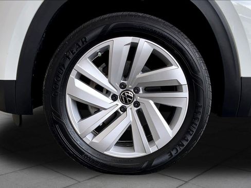 Used 2023 Volkswagen Atlas Cross Sport SE w/ Panoramic Sunroof Package FWD image 11