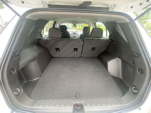 Used 2024 Chevrolet Equinox LS FWD image 35