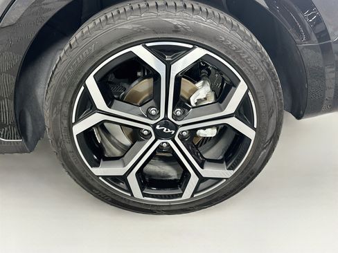 Used 2024 Kia Niro SX Touring FWD image 11