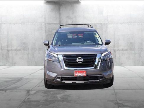Used 2025 Nissan Pathfinder SV w/ SV Premium Package FWD image 4