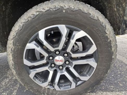 Used 2023 GMC Canyon AT4 w/ AT4 Premium Package image 9