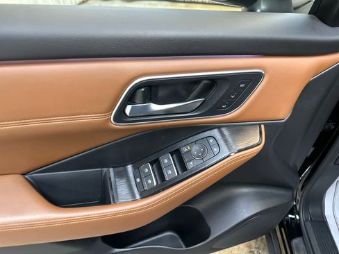 Certified 2024 Nissan Rogue Platinum image 25