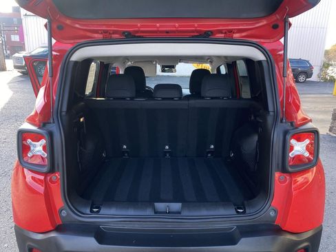 Used 2019 Jeep Renegade Latitude w/ Cold Weather Group image 16