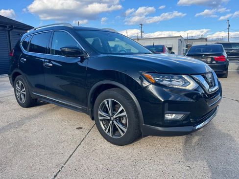 Used 2017 Nissan Rogue SL w/ SL Premium Package image 3