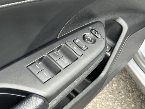 Used 2020 Honda Insight Touring image 12