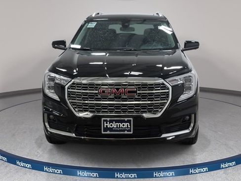 Used 2024 GMC Terrain Denali w/ Denali Premium Package AWD/4WD image 3