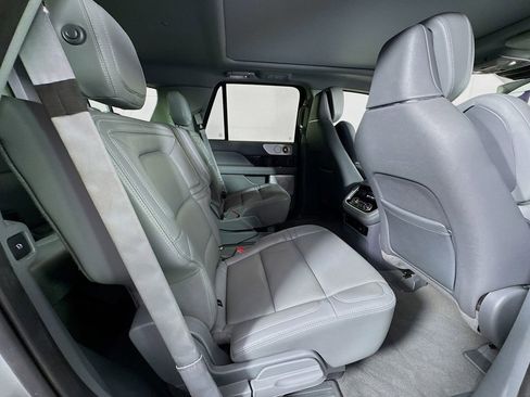 Used 2020 Lincoln Navigator Reserve w/ Luxury Package image 36