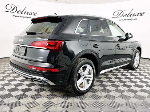 Used 2024 Audi Q5 e Premium Plus w/ Premium Plus Package image 6