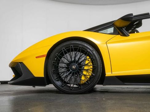 Used 2016 Lamborghini Aventador LP 750-4 Superveloce AWD/4WD image 11