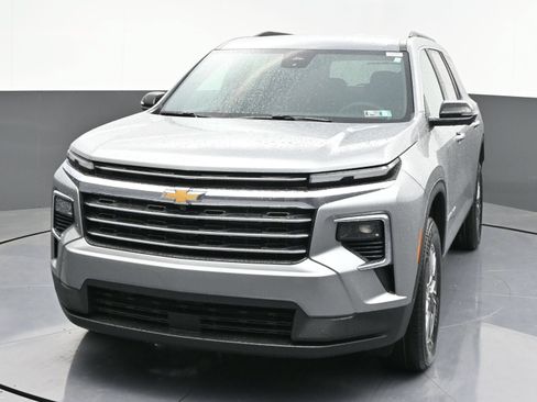 New 2026 Chevrolet Traverse LT FWD image 3