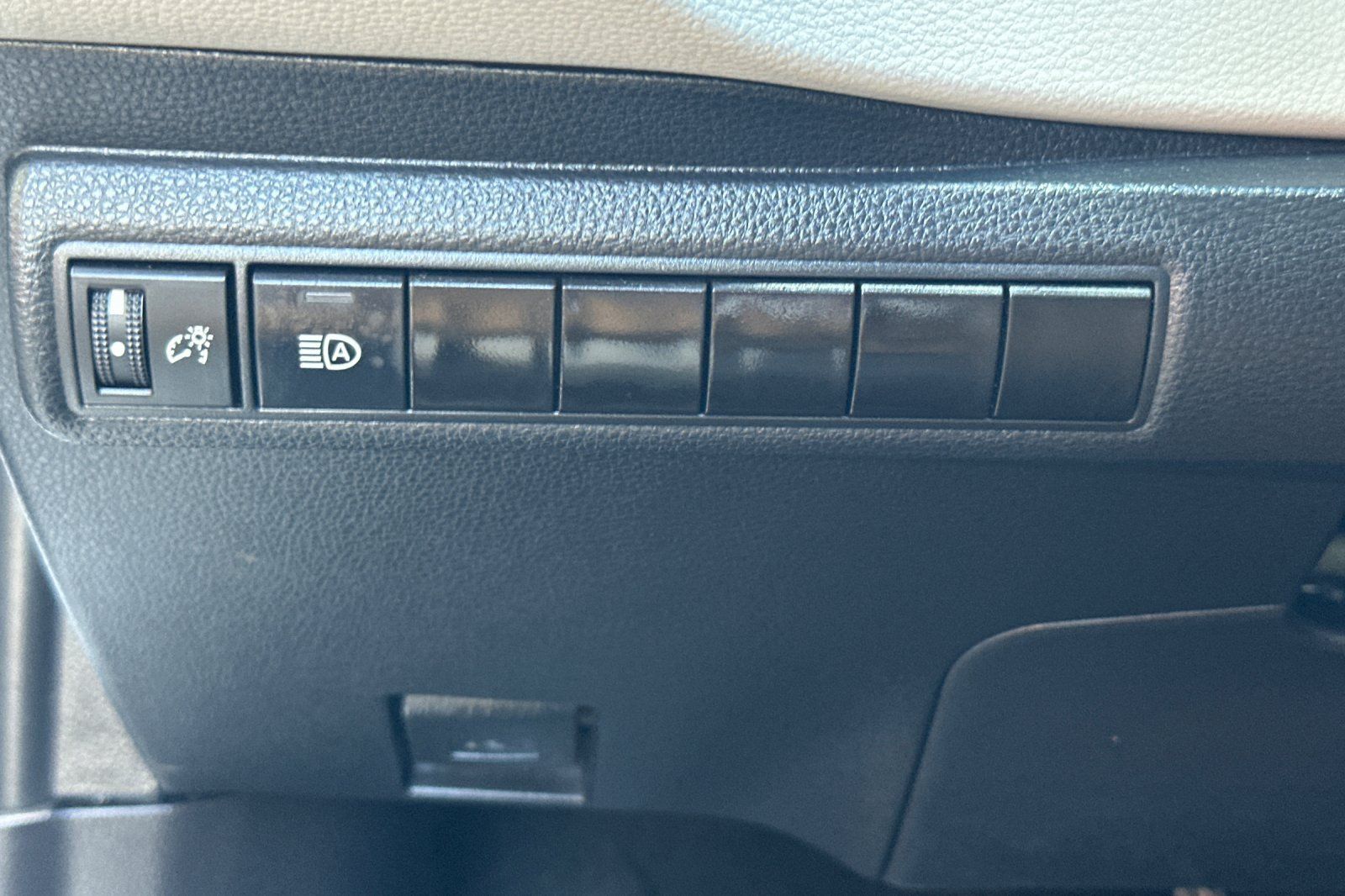 Used 2024 Toyota Corolla LE FWD image 40