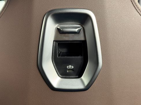 Used 2023 BMW i7 xDrive60 w/ Executive Package 2 image 36