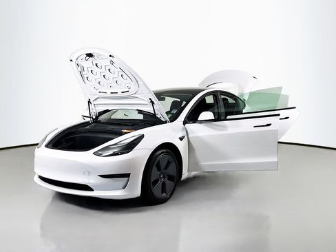 Used 2023 Tesla Model 3 Standard Range image 29