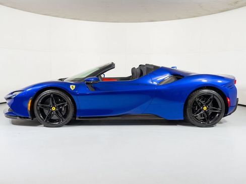 Used 2022 Ferrari SF90 Spider image 3