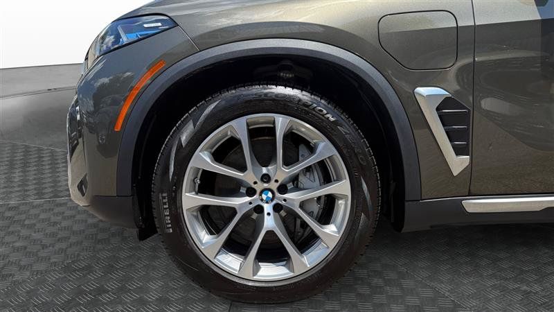 Used 2026 BMW X5 xDrive50e AWD/4WD image 9