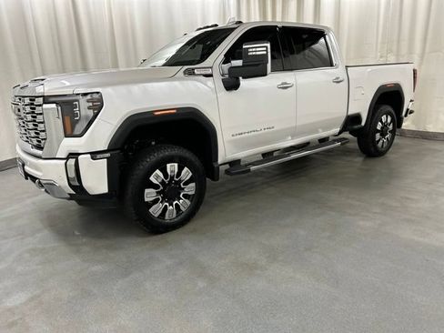 Used 2025 GMC Sierra 2500 Denali w/ Denali Reserve Package AWD/4WD image 2
