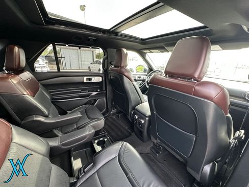 Used 2020 Ford Explorer Platinum w/ Premium Technology Package AWD/4WD image 30