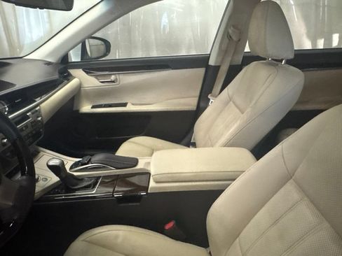 Used 2016 Lexus ES 350 w/ Luxury Package w/Wood Trim FWD image 9