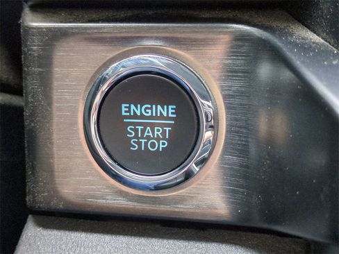 Certified 2024 Ford F250 Lariat w/ Sport Appearance Package image 28