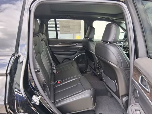 New 2026 Jeep Grand Cherokee Limited RWD image 23