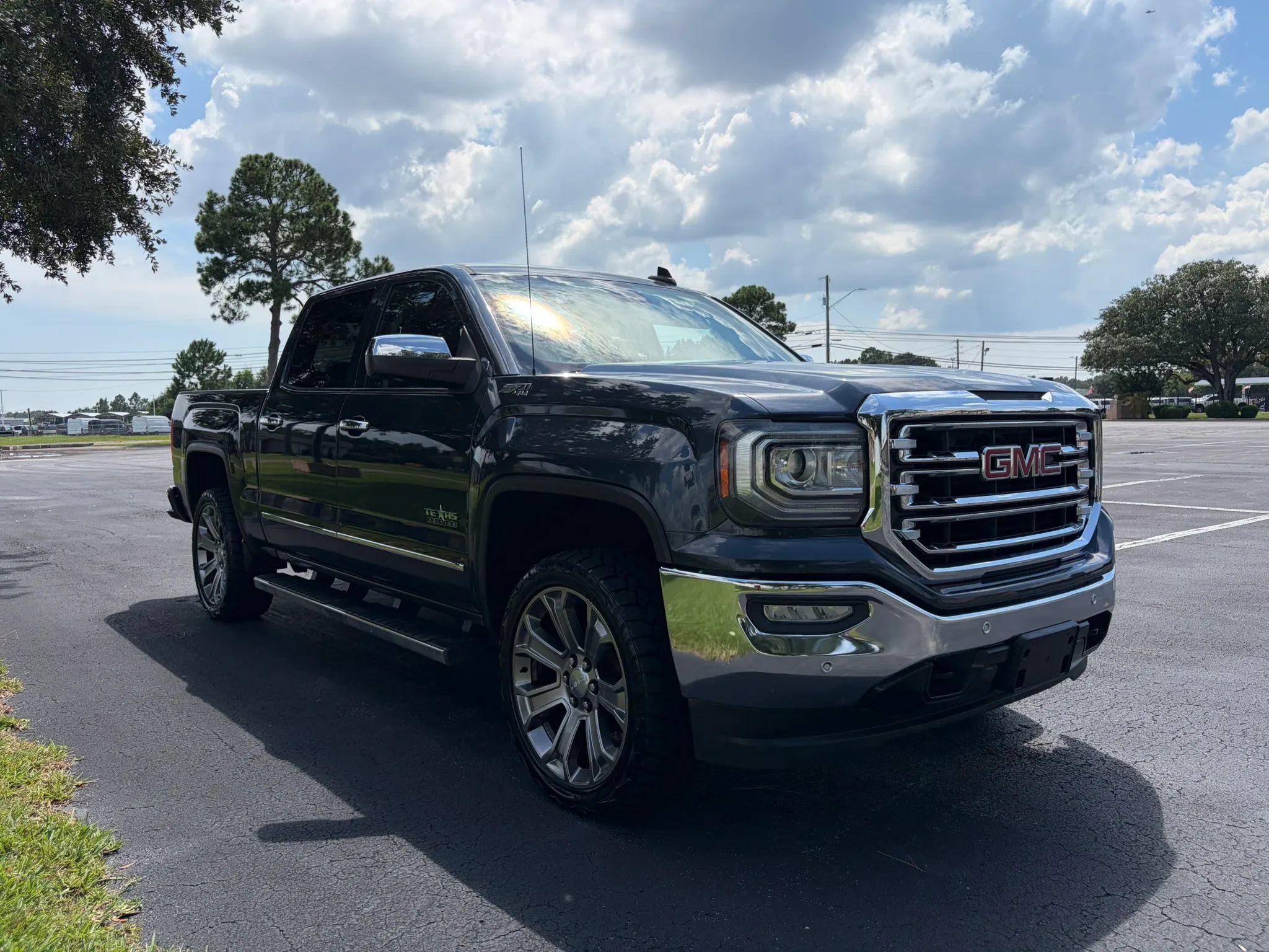 Used 2018 GMC Sierra 1500 SLT w/ Texas SLT Premium Package AWD/4WD image 9