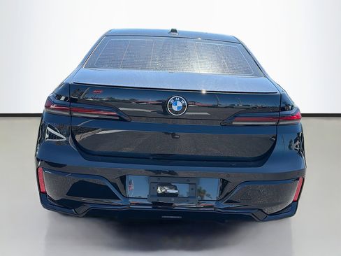 Used 2023 BMW 740i image 4