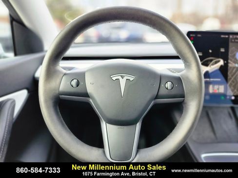 Used 2021 Tesla Model Y Long Range image 21