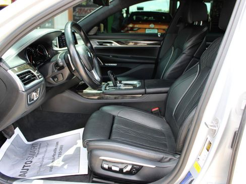 Used 2017 BMW 750i RWD image 16